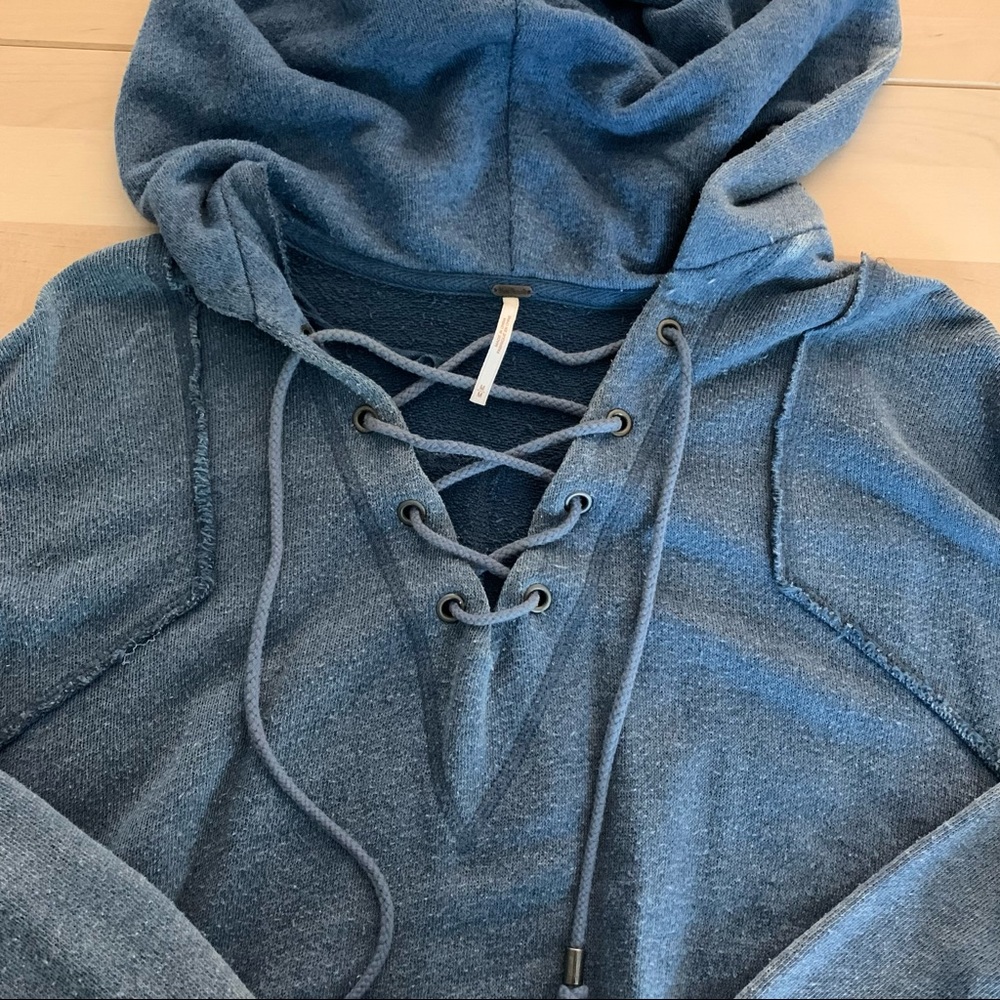 FREE PEOPLE - Hooded Sweatshirt ✨ - Picture 2 of 6